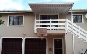 Family & Pet-Friendly Cottage Off Umhlanga Rocks